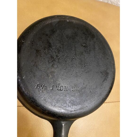 Set Of 2 VINTAGE CAST IRON SKILLETs 6 1/2 INCH Primitive Decor - Picture 4 of 5